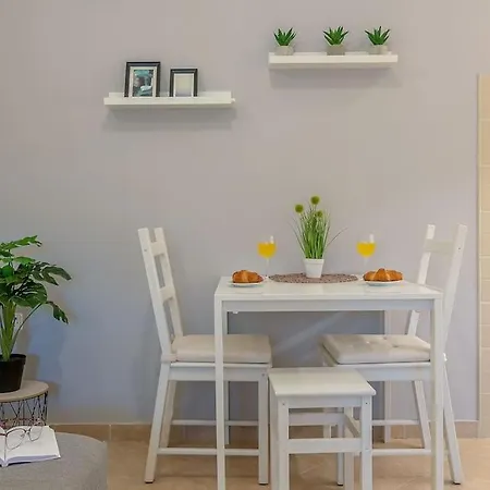 Cozy And Lovely Veli Vrh Near Апартаменти