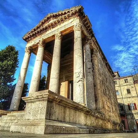 Lovely Veli Vrh Pula