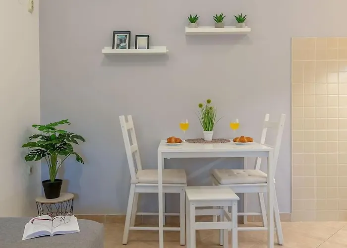 Lovely Veli Vrh Apartment