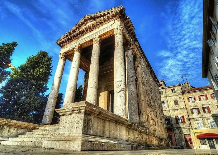 Lovely Veli Vrh Pola