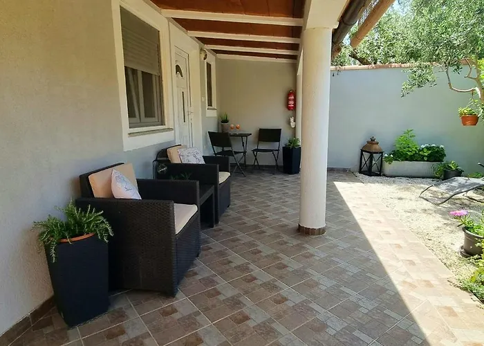 Lovely Veli Vrh Pola